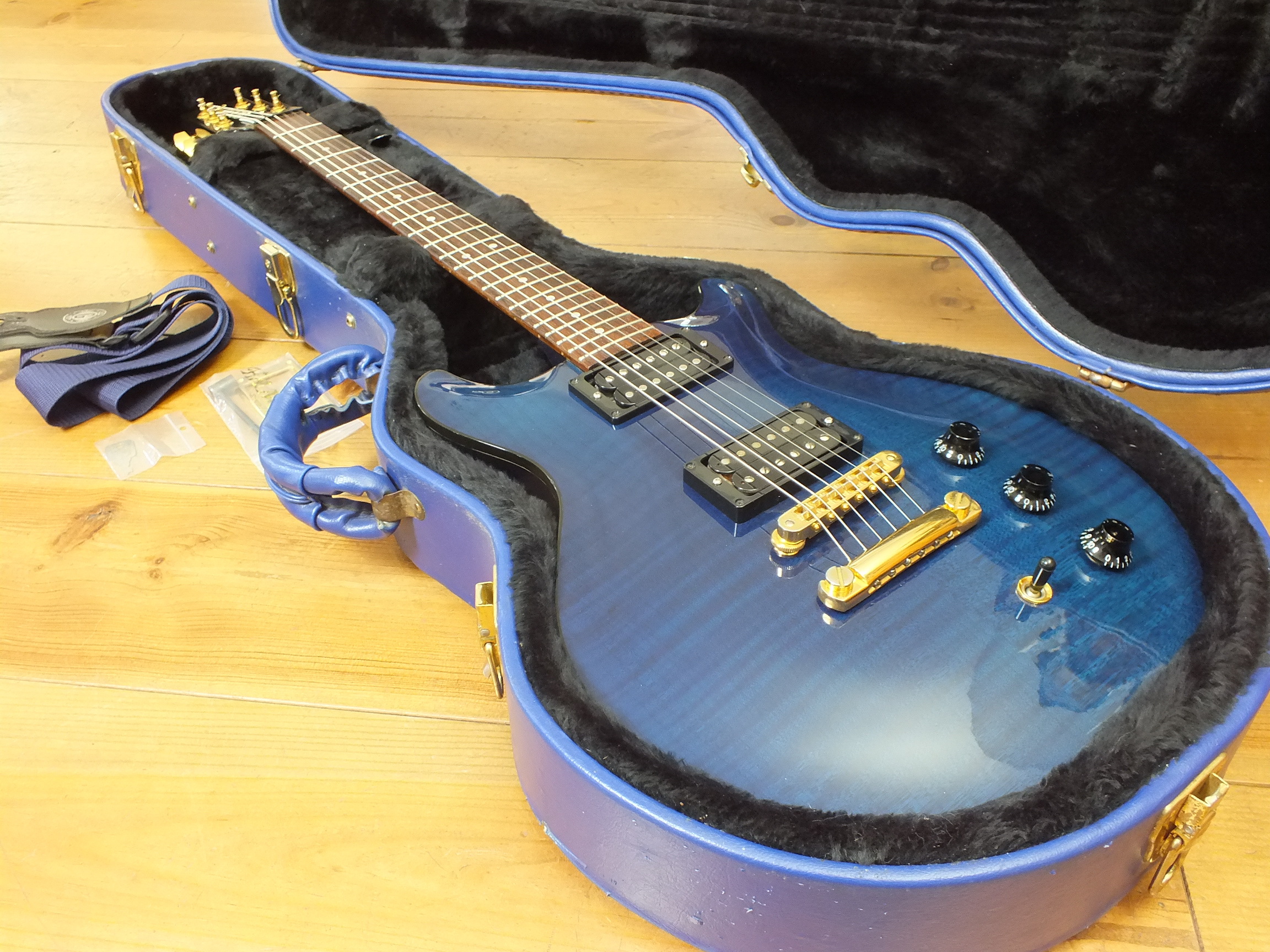 Hamer Sunburst Studio Archtop Limited Edition Trans Blue 1992