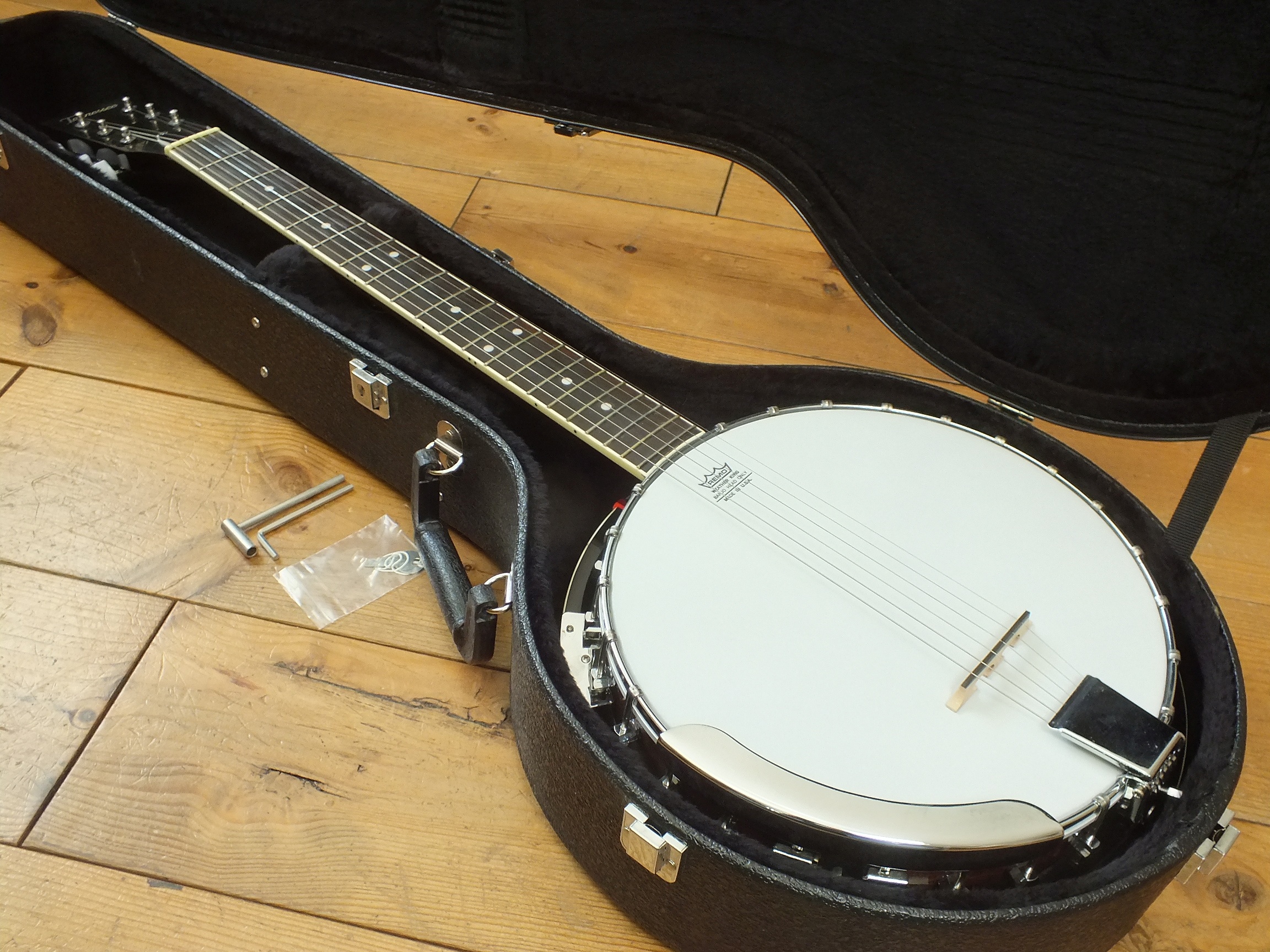 Tennessee 6-String Gitarren-Banjo inkl. Case