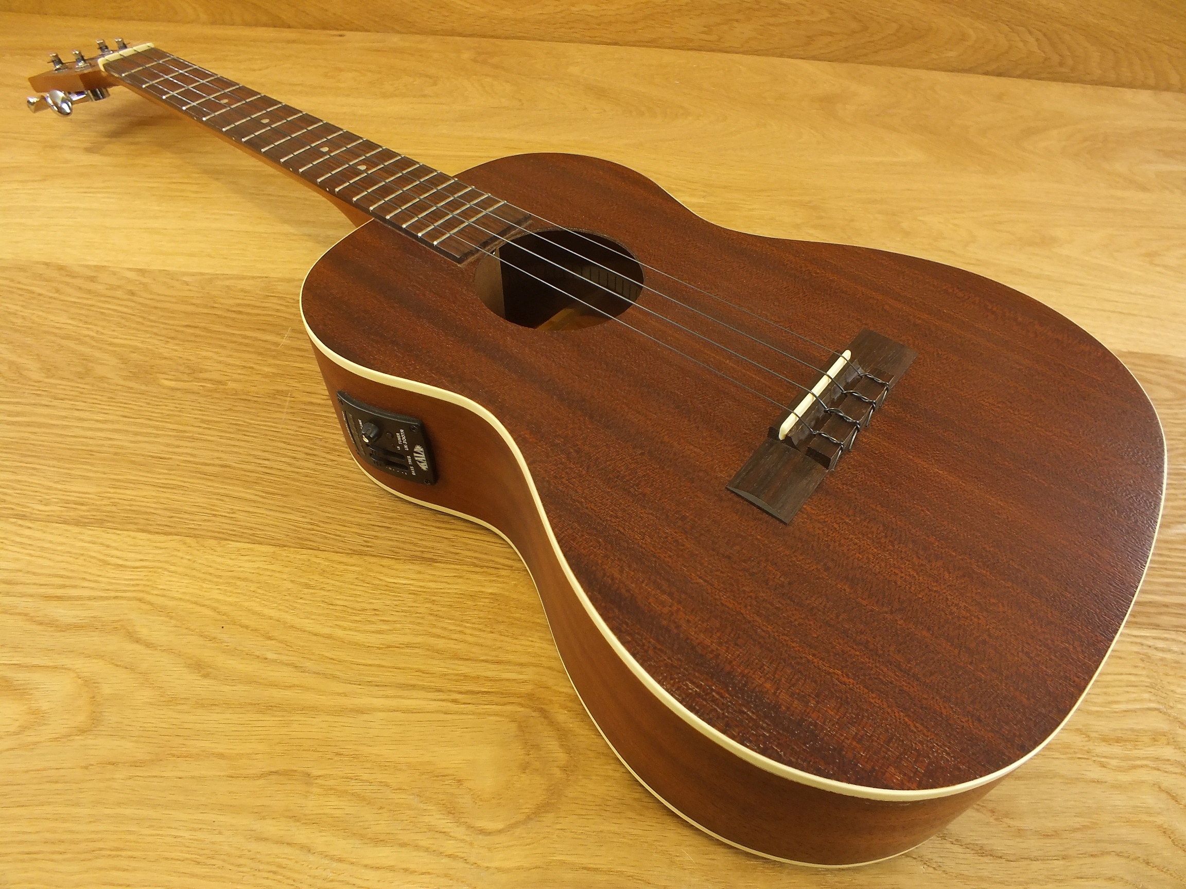 Kala KA-BE Bariton Ukulele