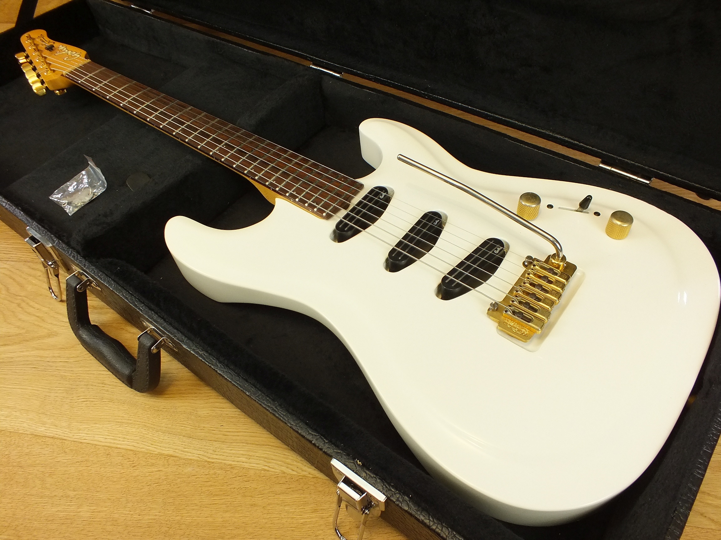 Godin Artisan ST White